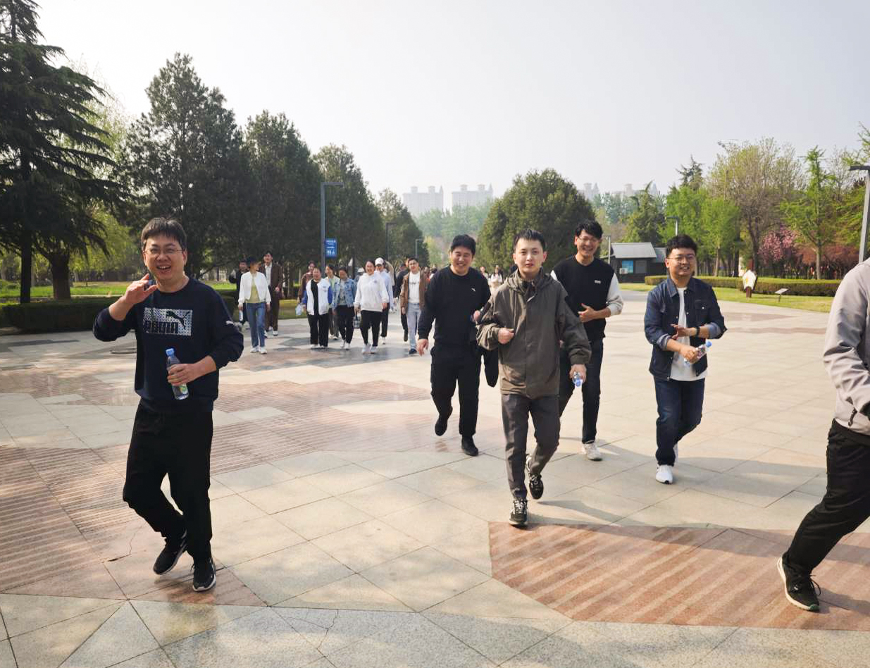 赴春日之約-環球軟件開展“擁抱自然·迎接春天”團建活動