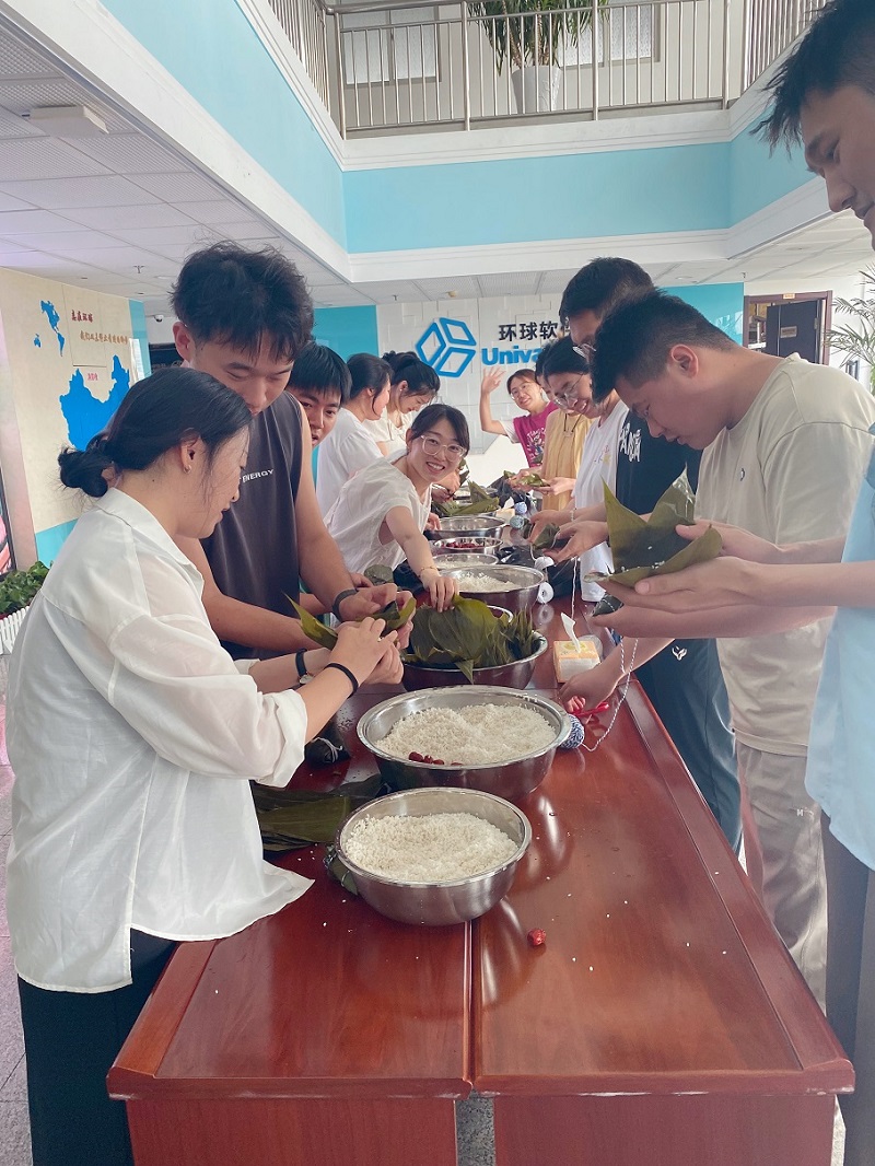 環球軟件公司開展“粽情端午 自包米粽”活動