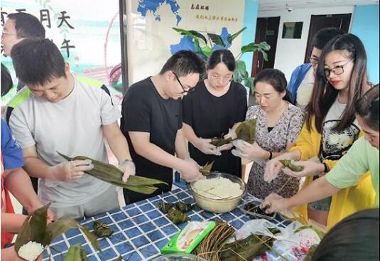 “粽”情端午·情暖環球 | 我們一起包粽子！