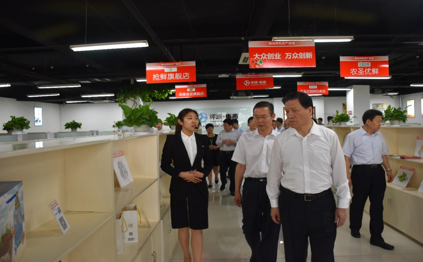 山東省副省長夏耕一行蒞臨環球軟件參觀考察