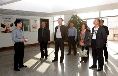 威海職業學院副院長呂偉一行來公司參觀考察